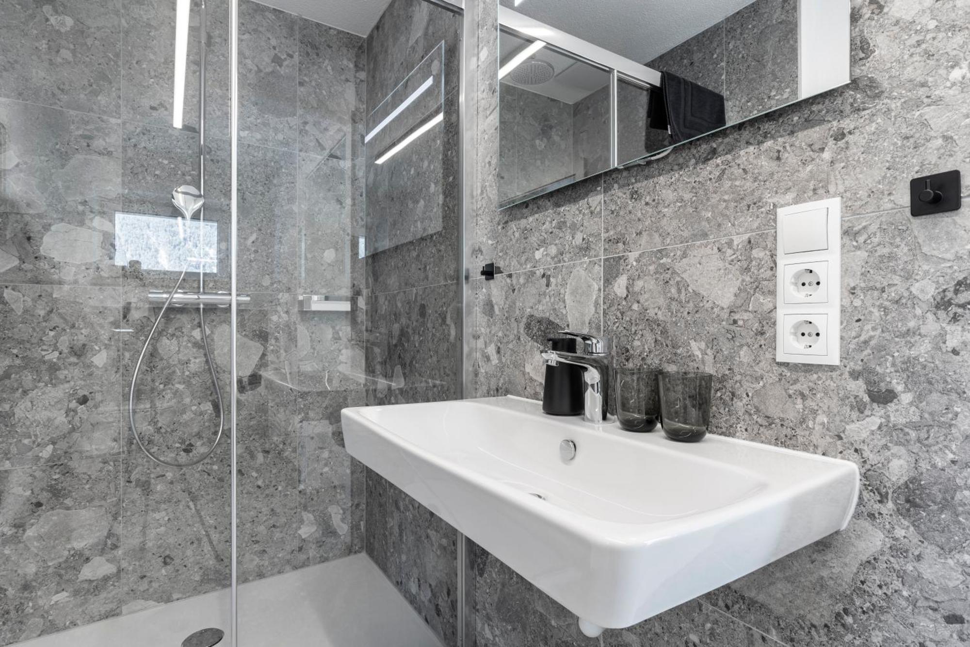 Kiechls Homebase - Adults Only Tweng Phòng bức ảnh